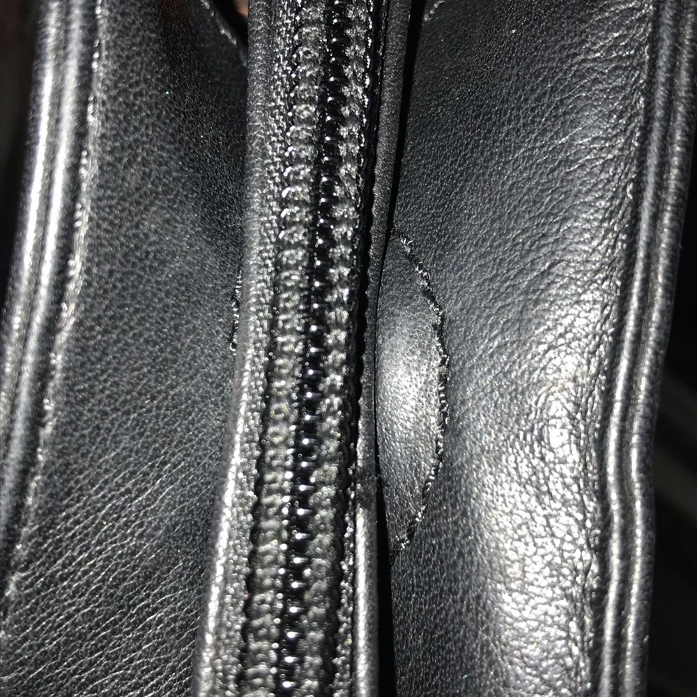 b.Makowsky Leather Purse with Gold Accents Large - Picture 5 of 11